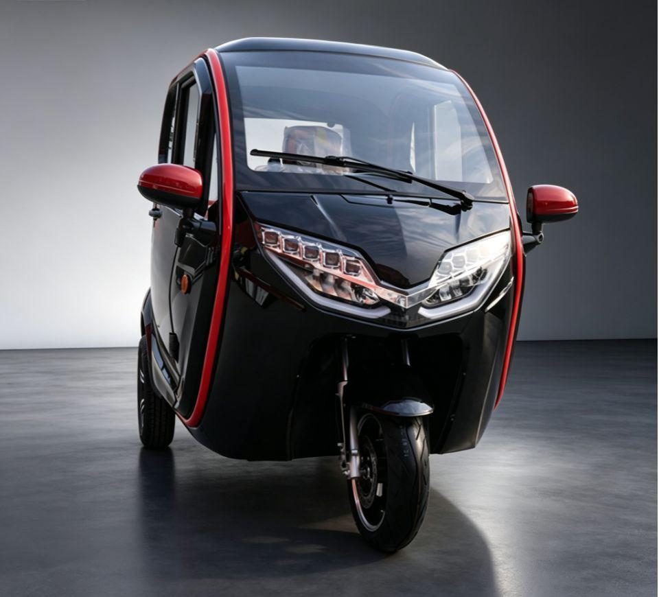 MICROAUTO EV1 w kolorze czarnym, widok z przodu