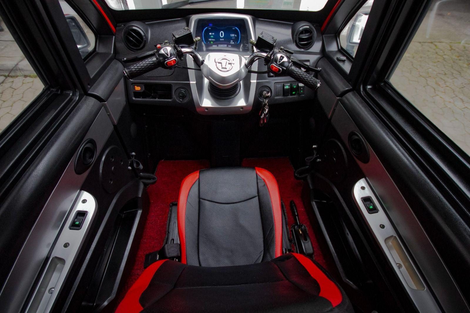 Kokpit i fotel kierowcy MICROAUTO EV1