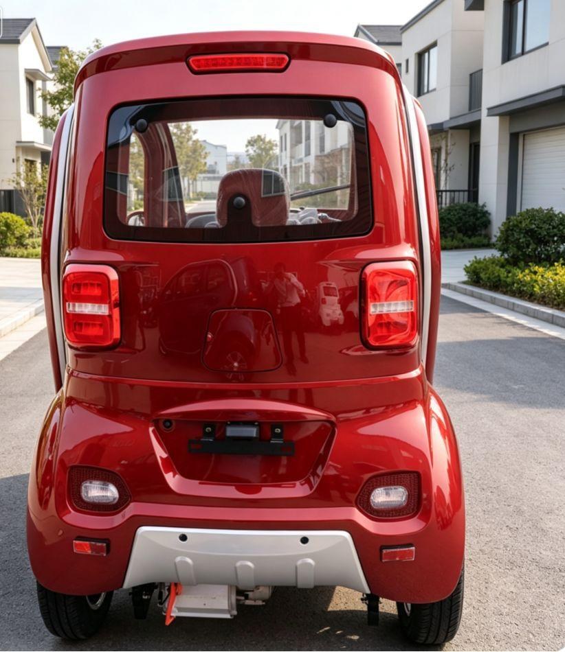 MICROAUTO EV1 w kolorze czerwonym, widok z tyłu